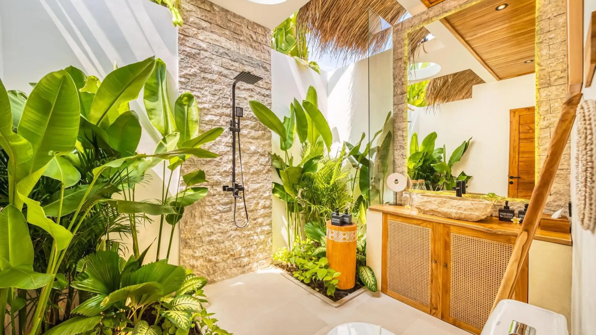 Villa Vienna - New 8Bdr Jacuzzi Sauna And Cinema Seminyak 0*,  Indonesien