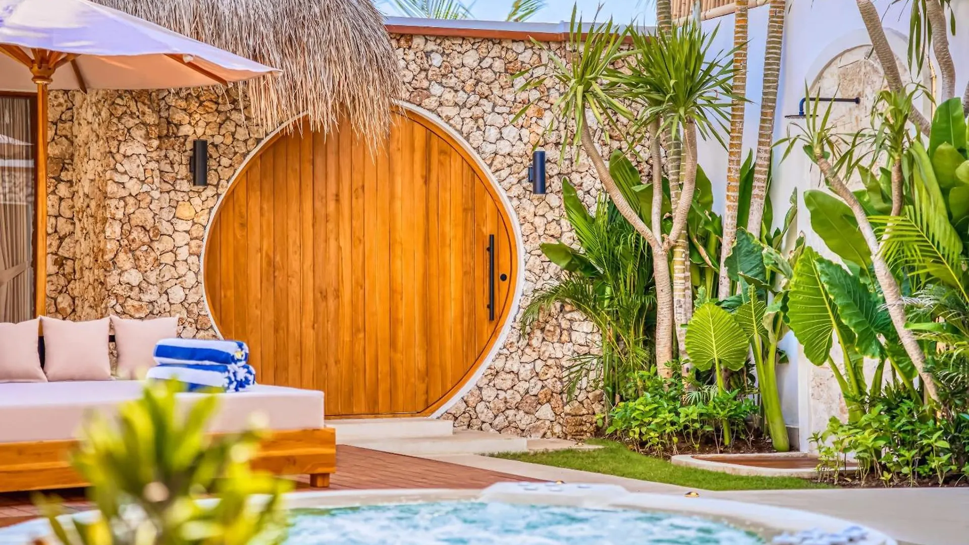 Villa Vienna - New 8Bdr Jacuzzi Sauna And Cinema Seminyak