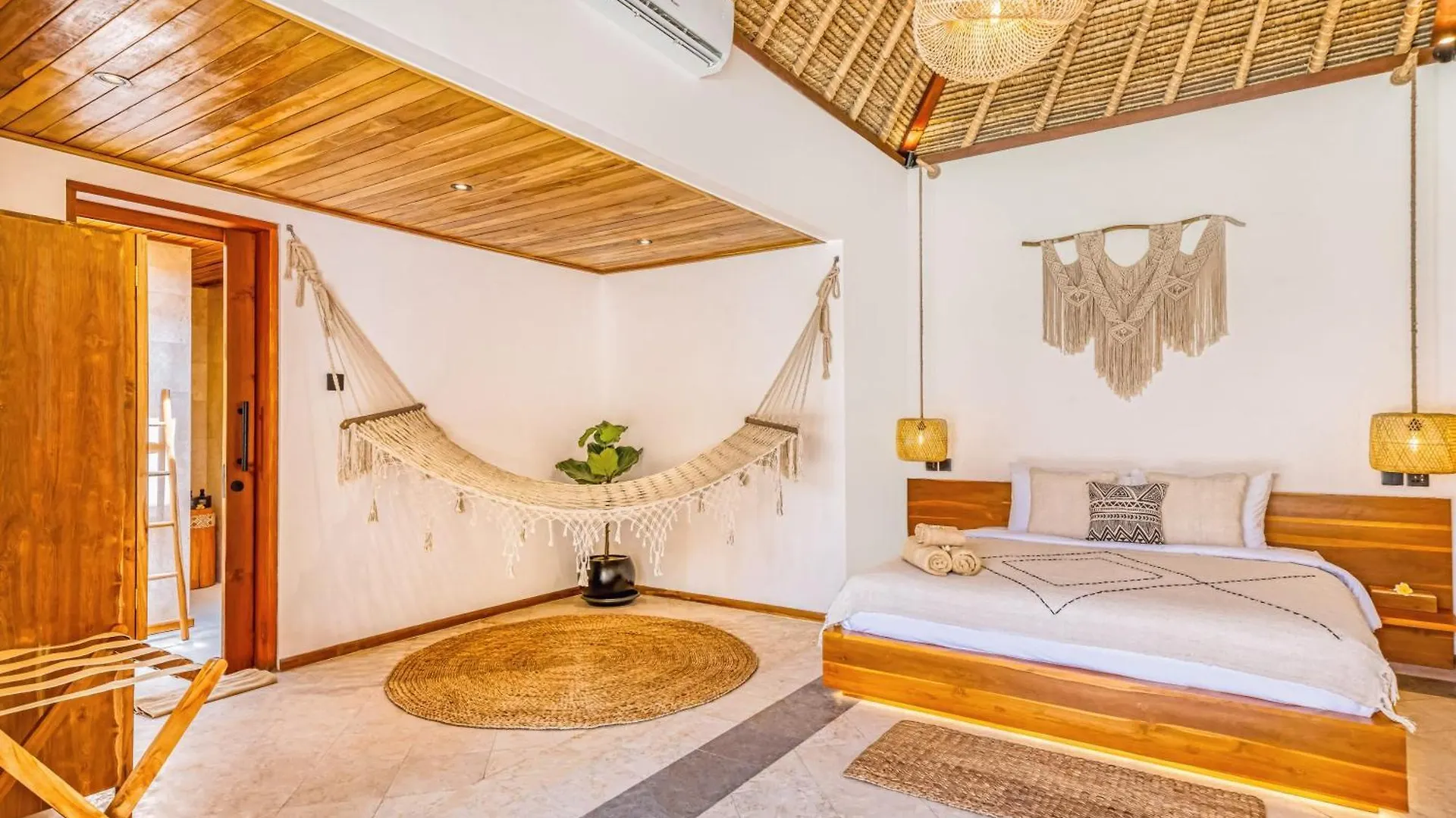 Villa Vienna - New 8Bdr Jacuzzi Sauna And Cinema Seminyak Indonesien