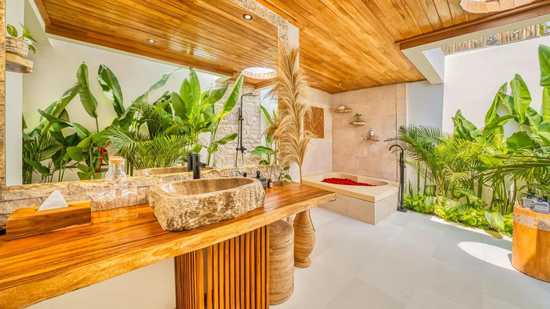 Villa Vienna - New 8Bdr Jacuzzi Sauna And Cinema Seminyak
