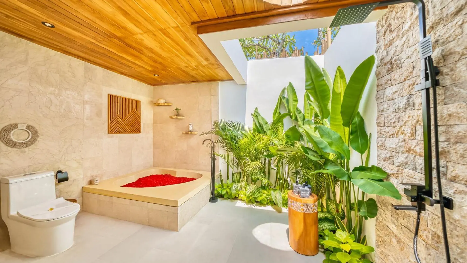 Villa Vienna - New 8Bdr Jacuzzi Sauna And Cinema Seminyak