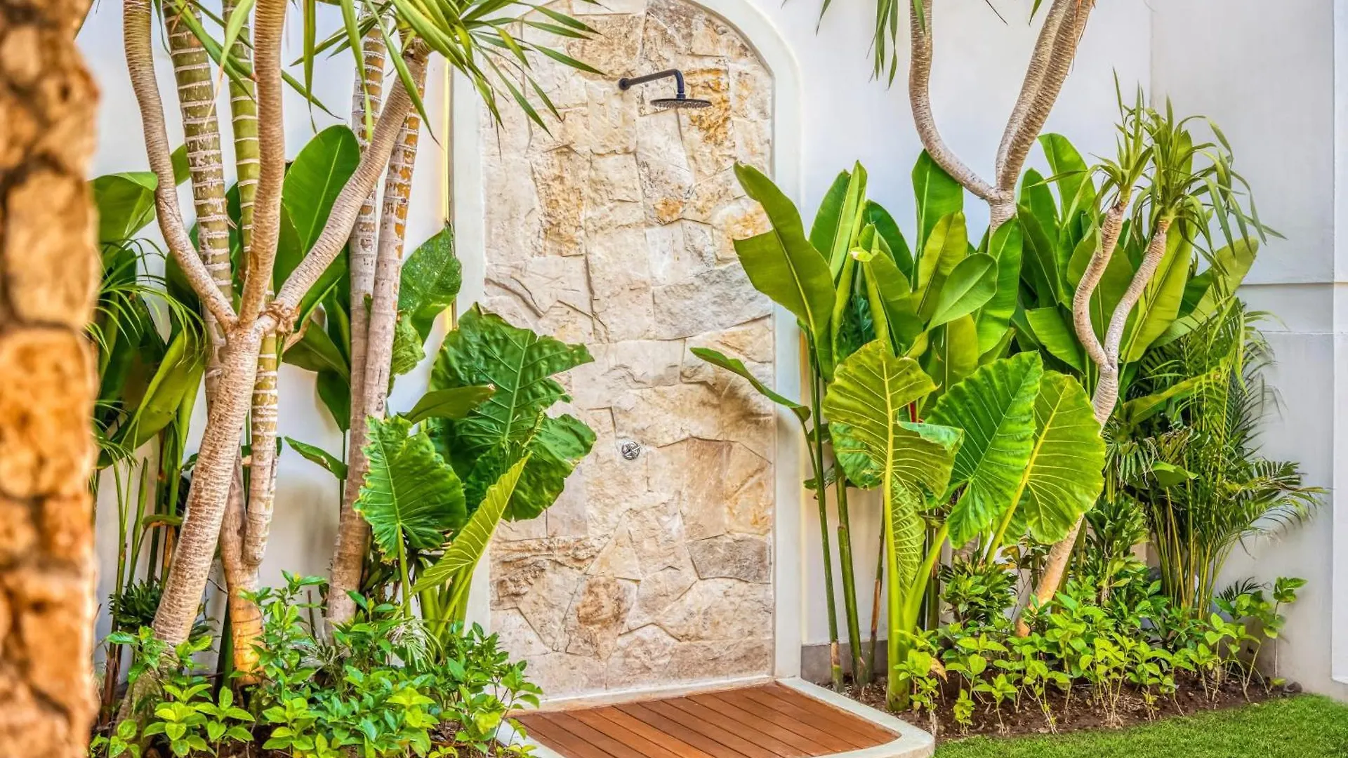 Villa Vienna - New 8Bdr Jacuzzi Sauna And Cinema Seminyak