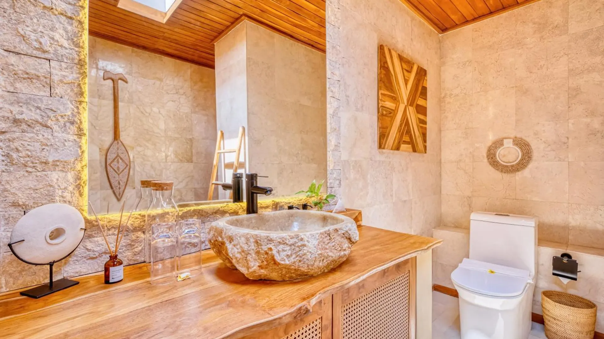 Villa Vienna - New 8Bdr Jacuzzi Sauna And Cinema Seminyak Indonesien