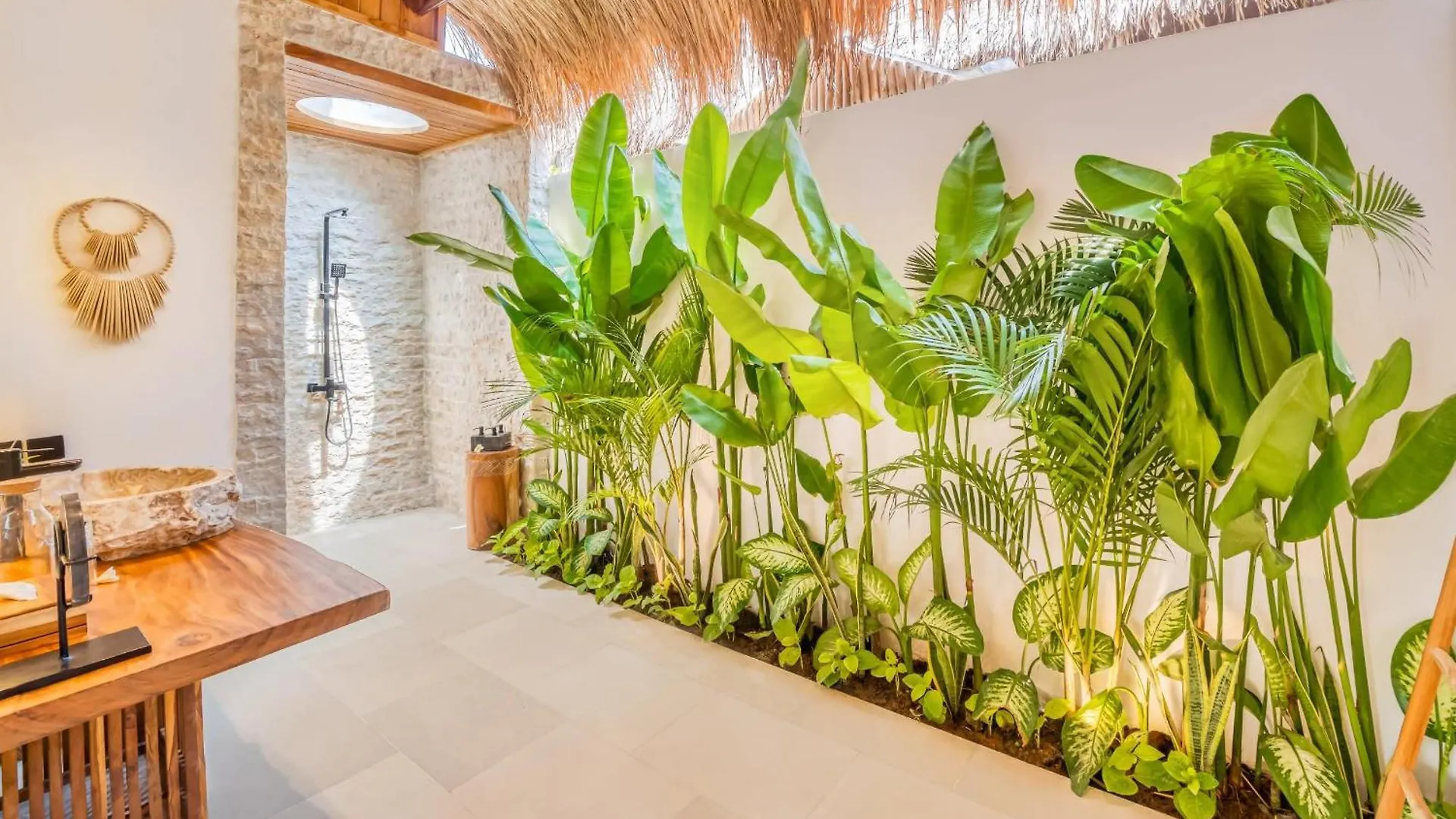 Villa Vienna - New 8Bdr Jacuzzi Sauna And Cinema Seminyak Indonesien