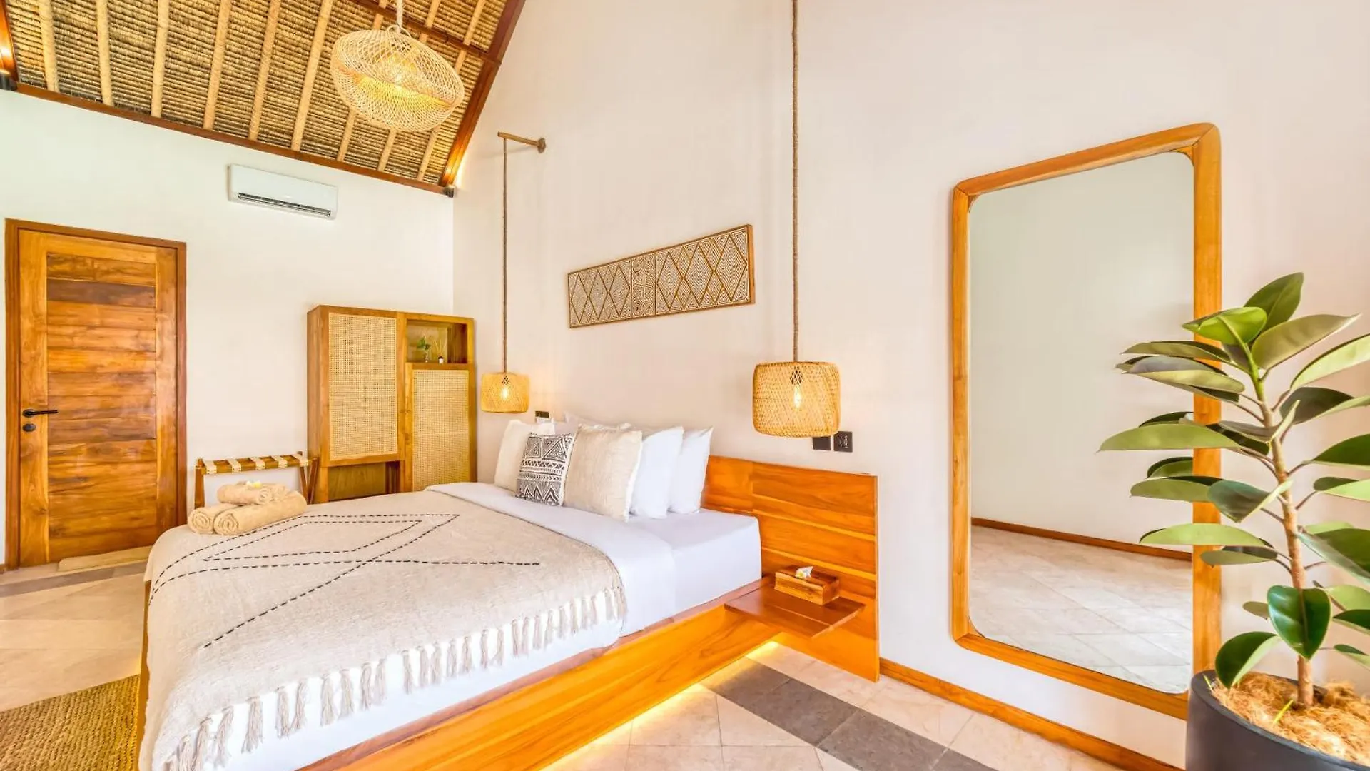 Villa Vienna - New 8Bdr Jacuzzi Sauna And Cinema Seminyak