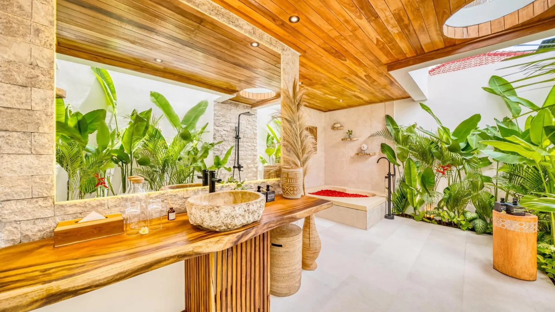 Villa Vienna - New 8Bdr Jacuzzi Sauna And Cinema Seminyak