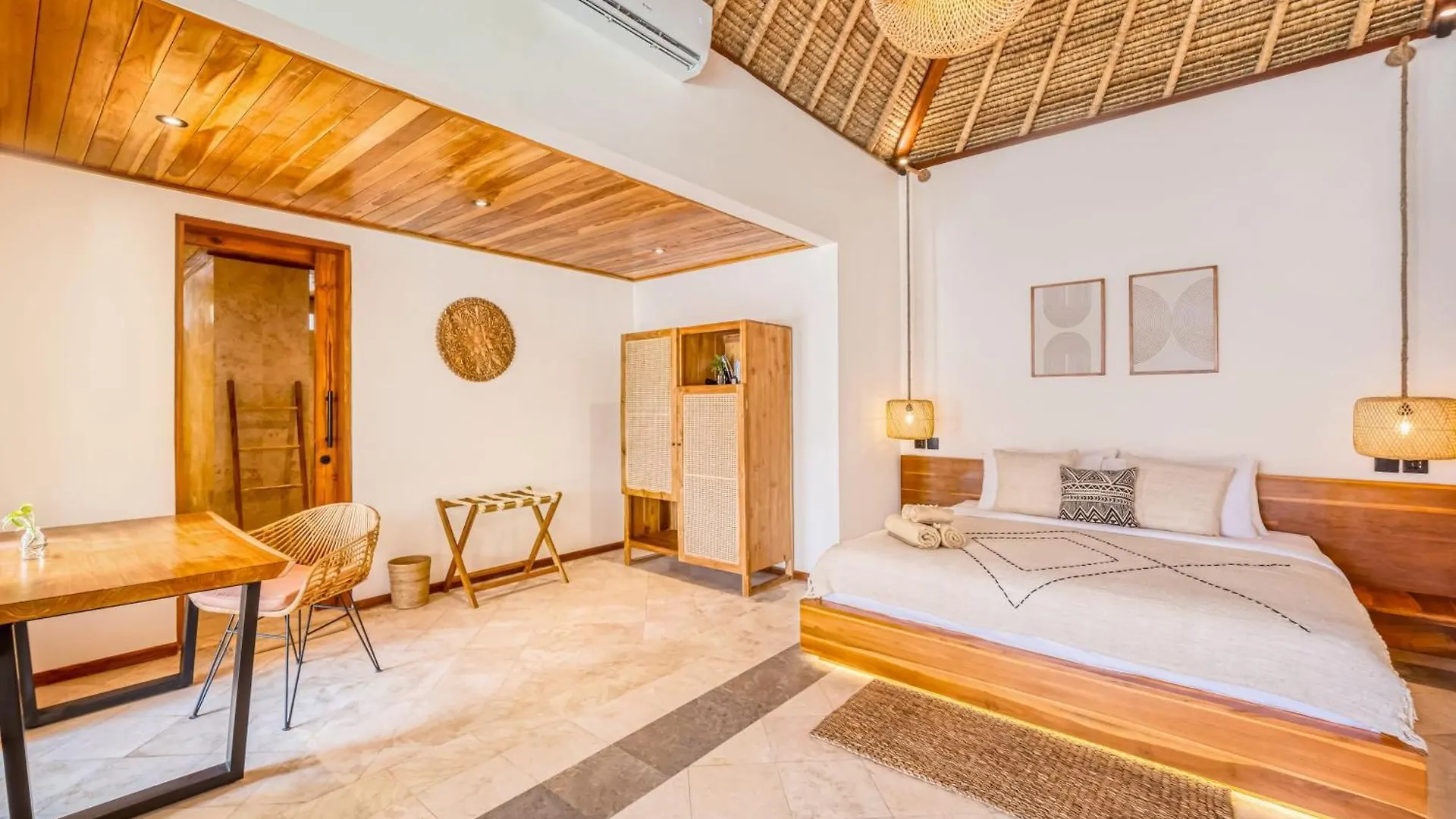 Villa Vienna - New 8Bdr Jacuzzi Sauna And Cinema Seminyak
