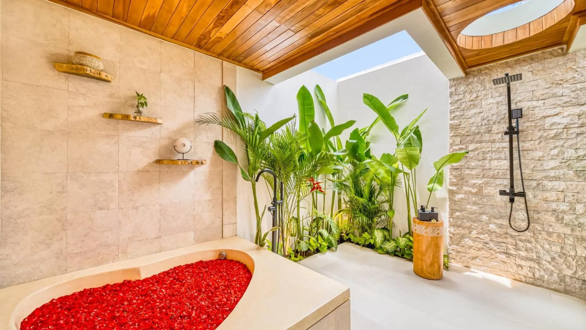 Villa Vienna - New 8Bdr Jacuzzi Sauna And Cinema Seminyak Indonesien