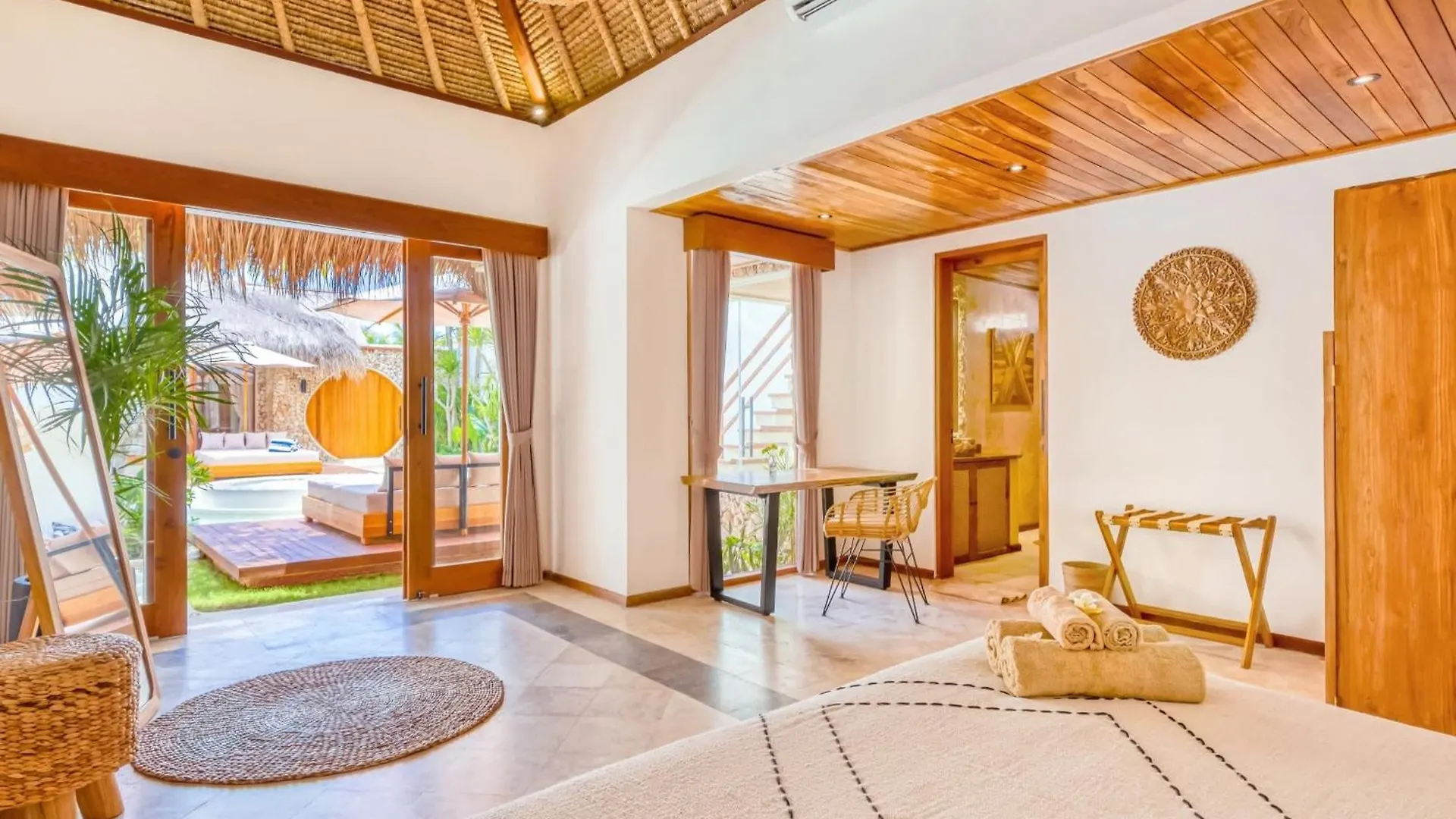 Villa Vienna - New 8Bdr Jacuzzi Sauna And Cinema Seminyak