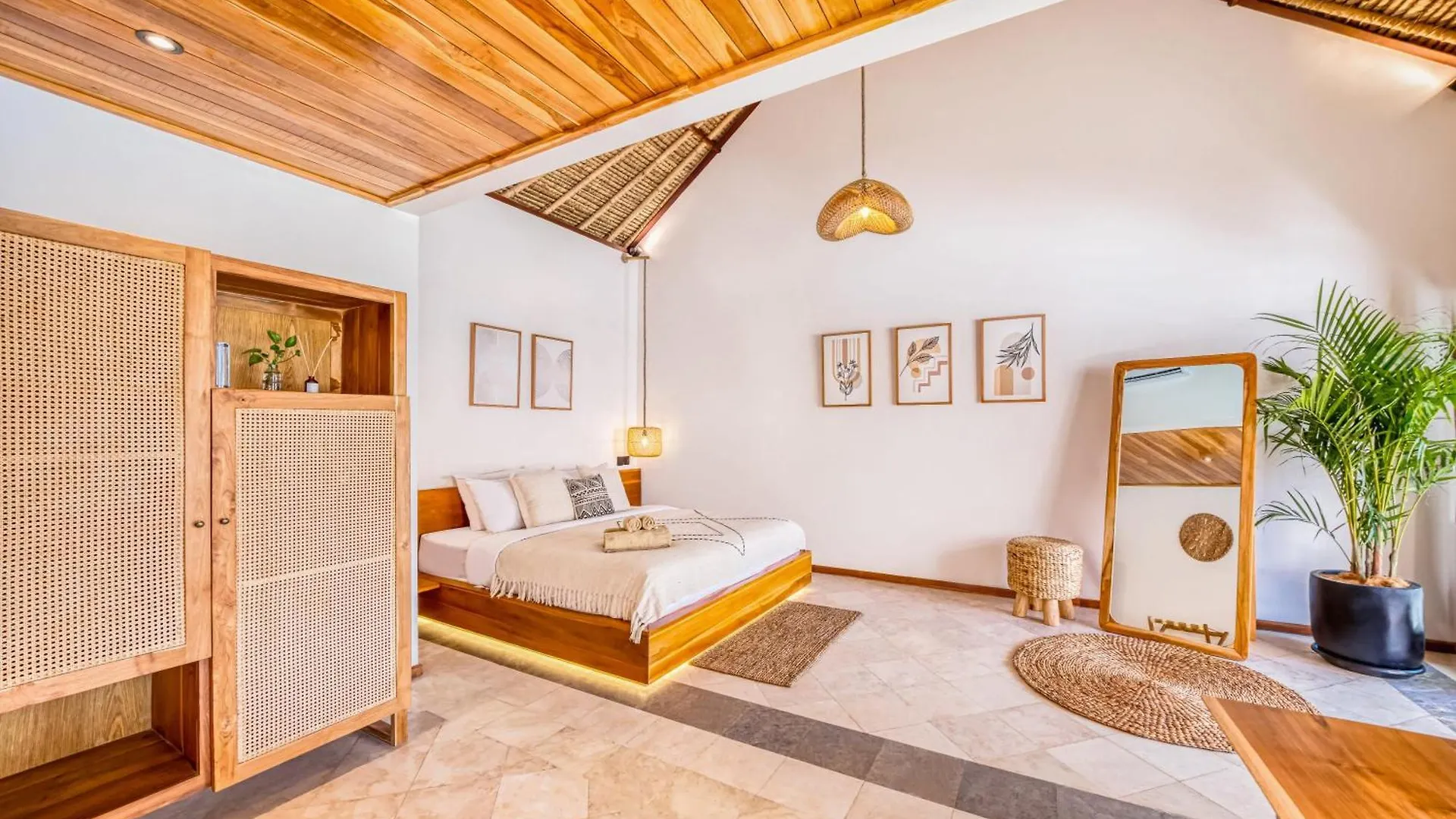 Villa Vienna - New 8Bdr Jacuzzi Sauna And Cinema Seminyak