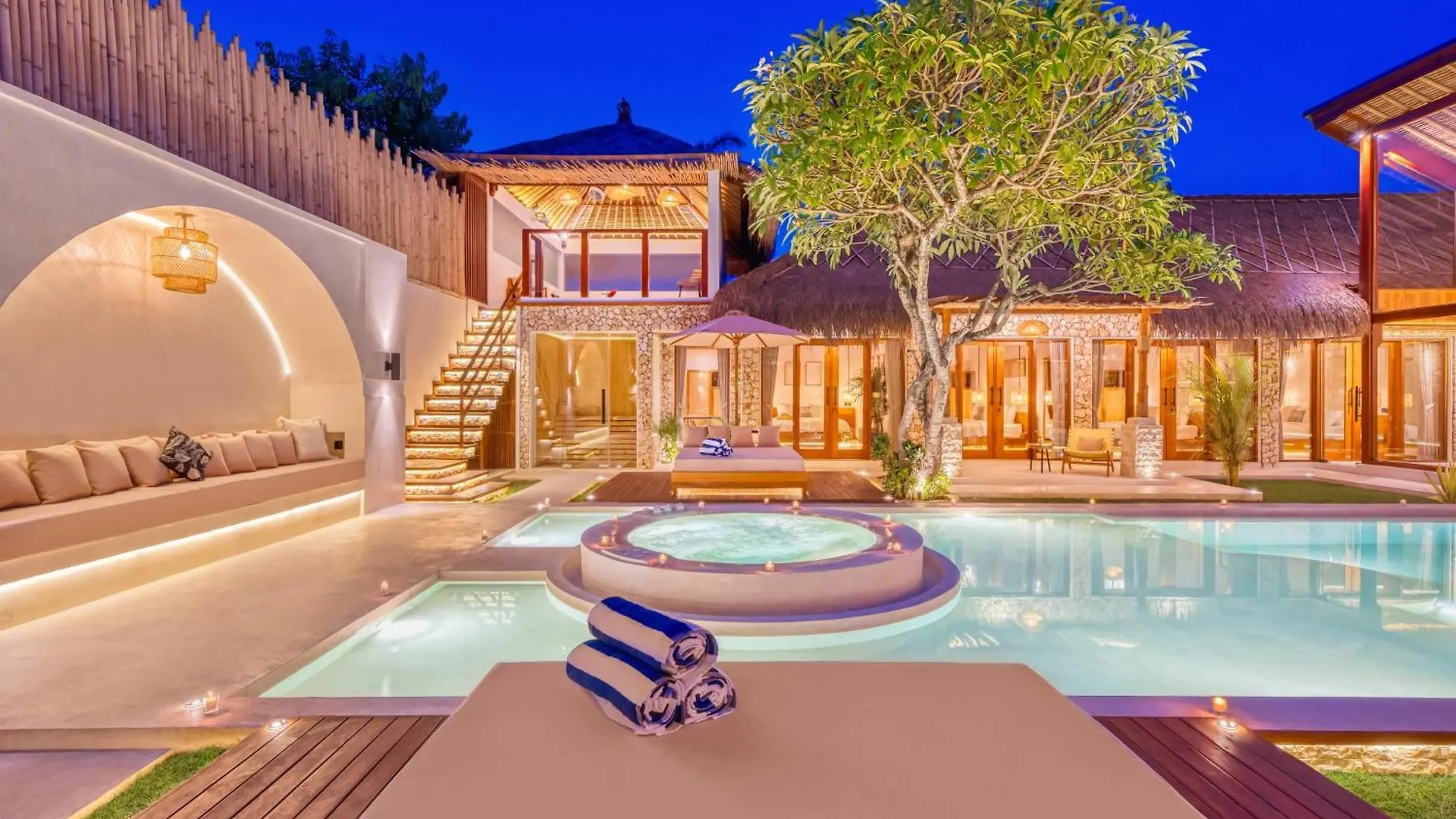 Villa Vienna - New 8Bdr Jacuzzi Sauna And Cinema Seminyak Indonesien