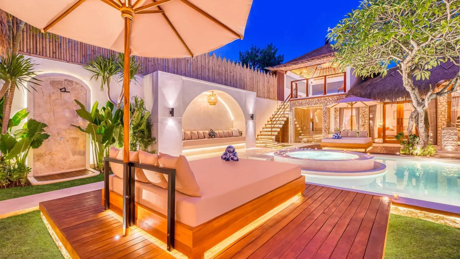 Villa Vienna - New 8Bdr Jacuzzi Sauna And Cinema Seminyak