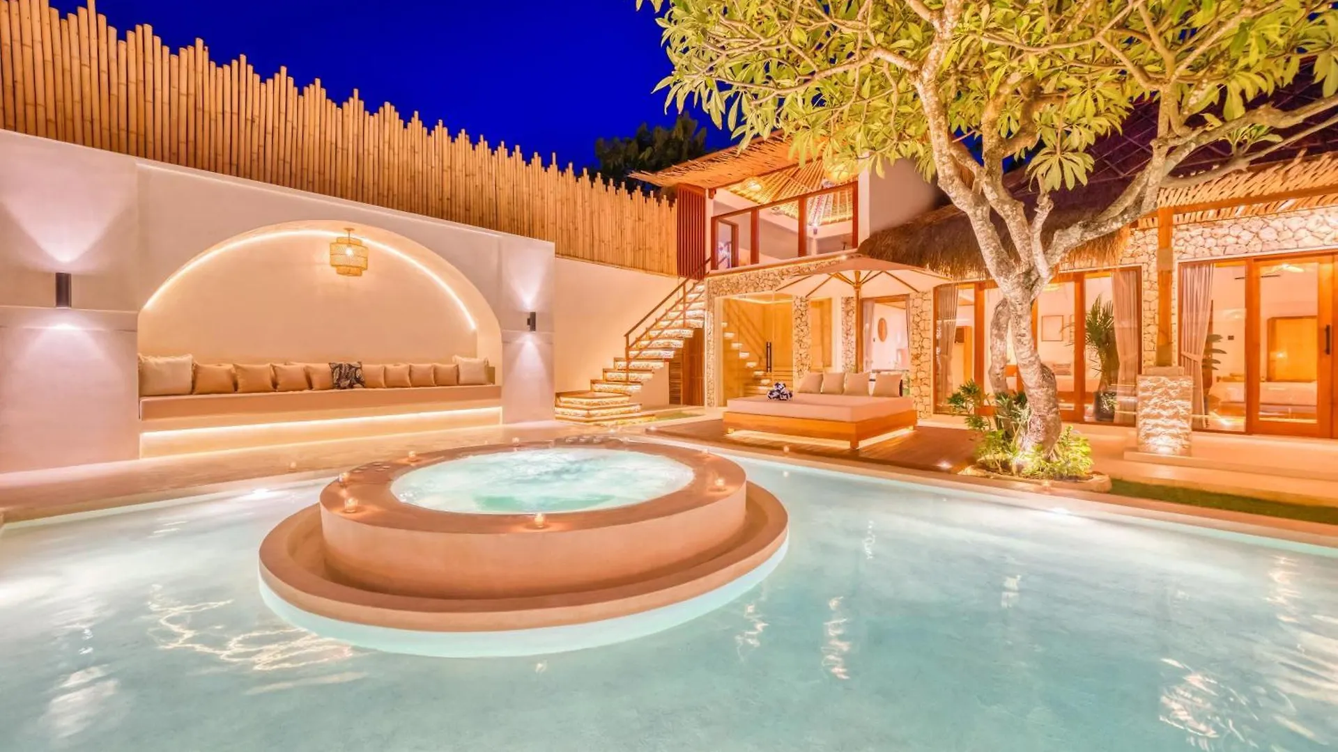 Villa Vienna - New 8Bdr Jacuzzi Sauna And Cinema Seminyak 0*,  Indonesien
