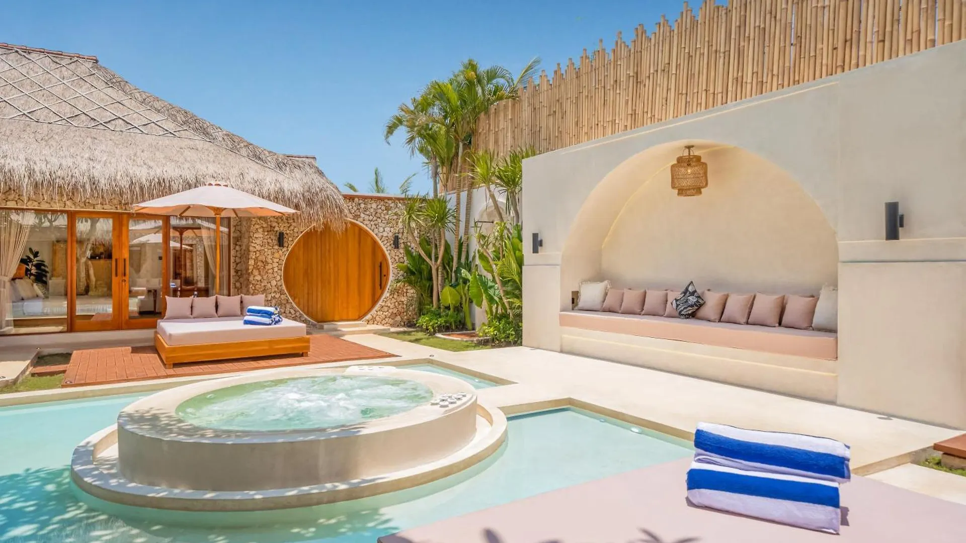 Villa Vienna - New 8Bdr Jacuzzi Sauna And Cinema Seminyak