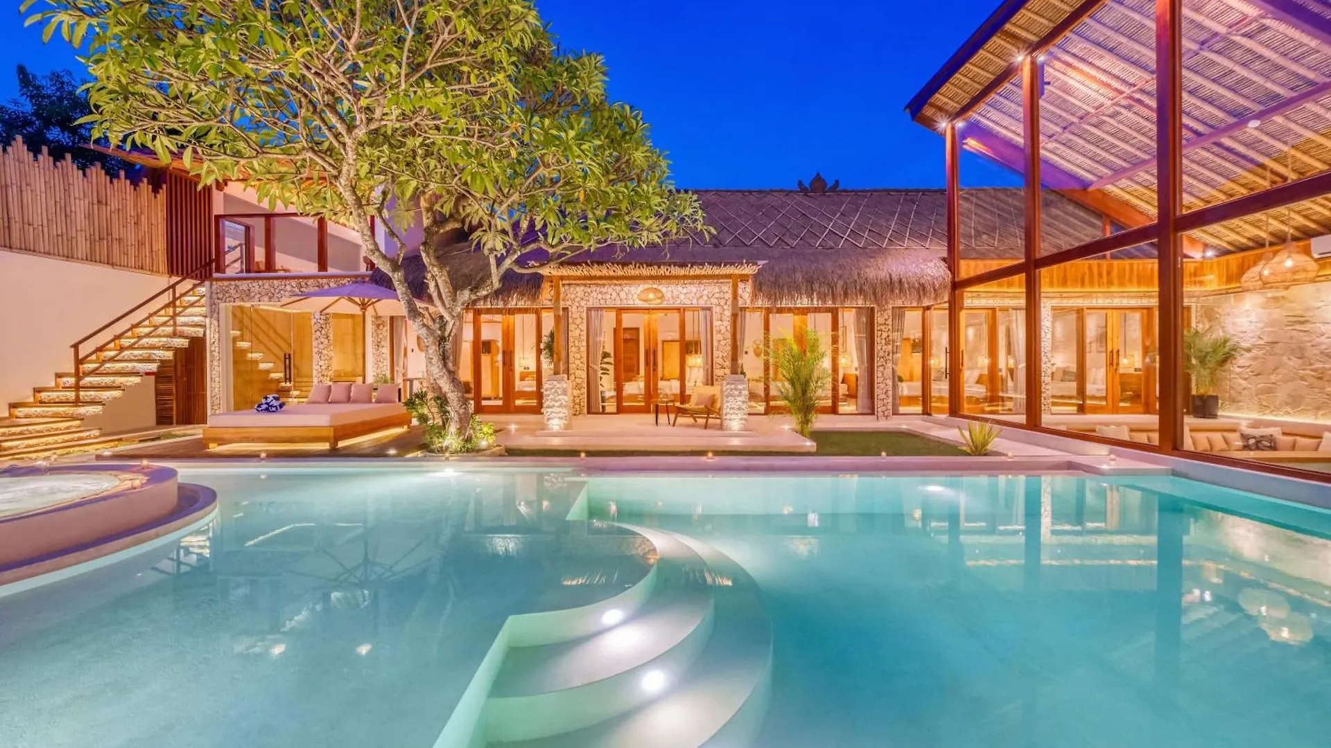 Villa Vienna - New 8Bdr Jacuzzi Sauna And Cinema Seminyak