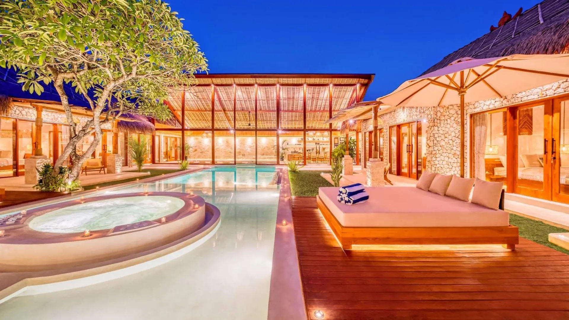 Villa Vienna - New 8Bdr Jacuzzi Sauna And Cinema Seminyak