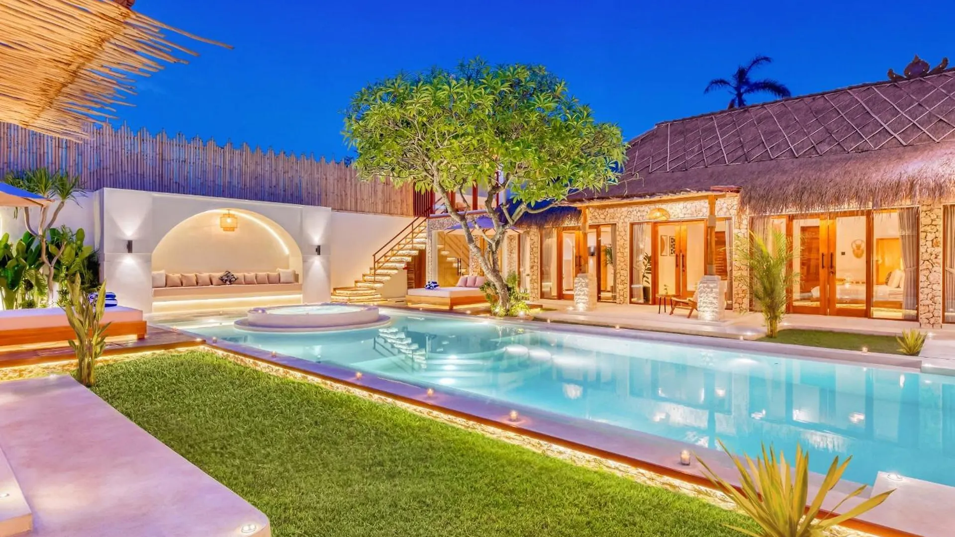 Villa Vienna - New 8Bdr Jacuzzi Sauna And Cinema Seminyak Indonesien