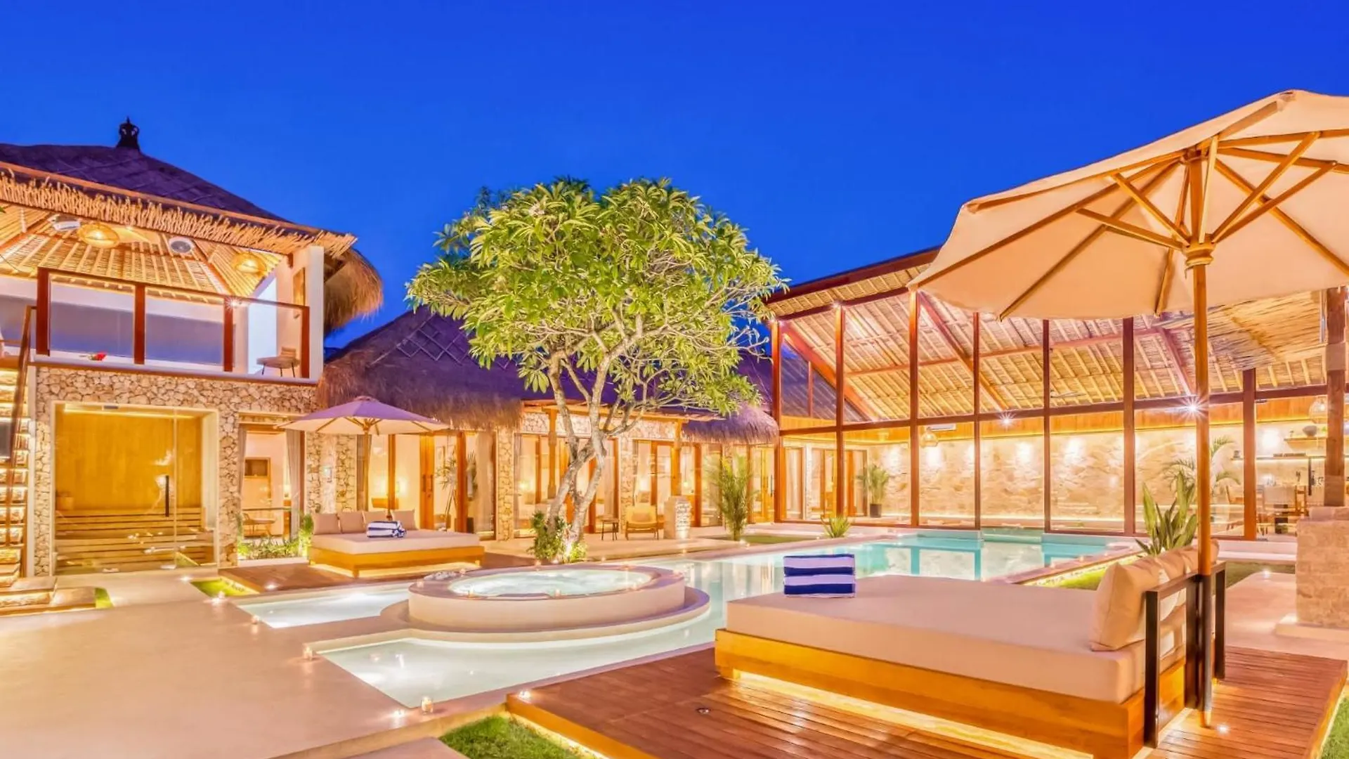 Villa Vienna - New 8Bdr Jacuzzi Sauna And Cinema Seminyak