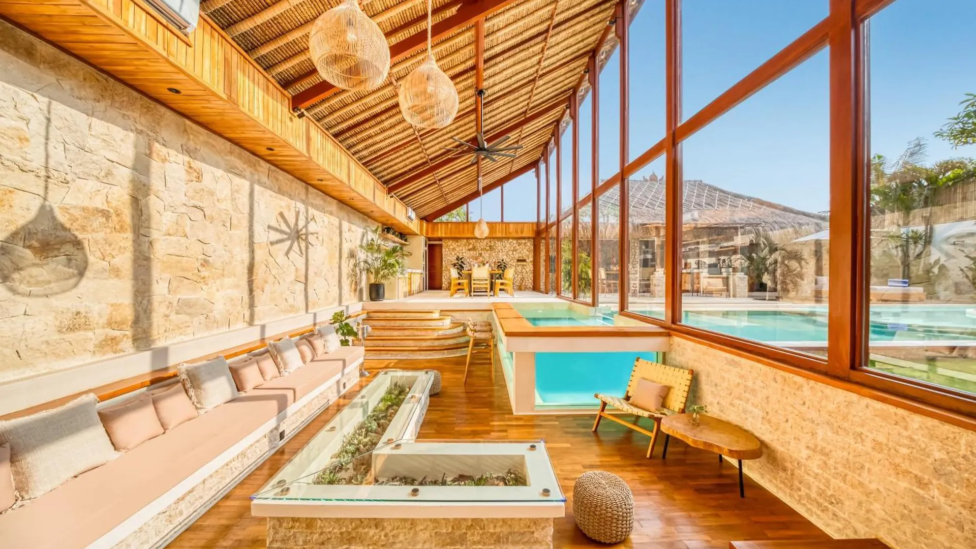 Villa Vienna - New 8Bdr Jacuzzi Sauna And Cinema Seminyak