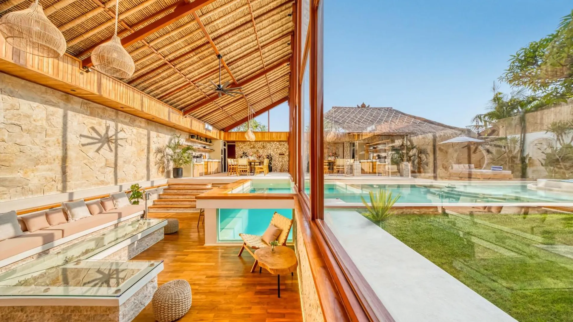Villa Vienna - New 8Bdr Jacuzzi Sauna And Cinema Seminyak Indonesien